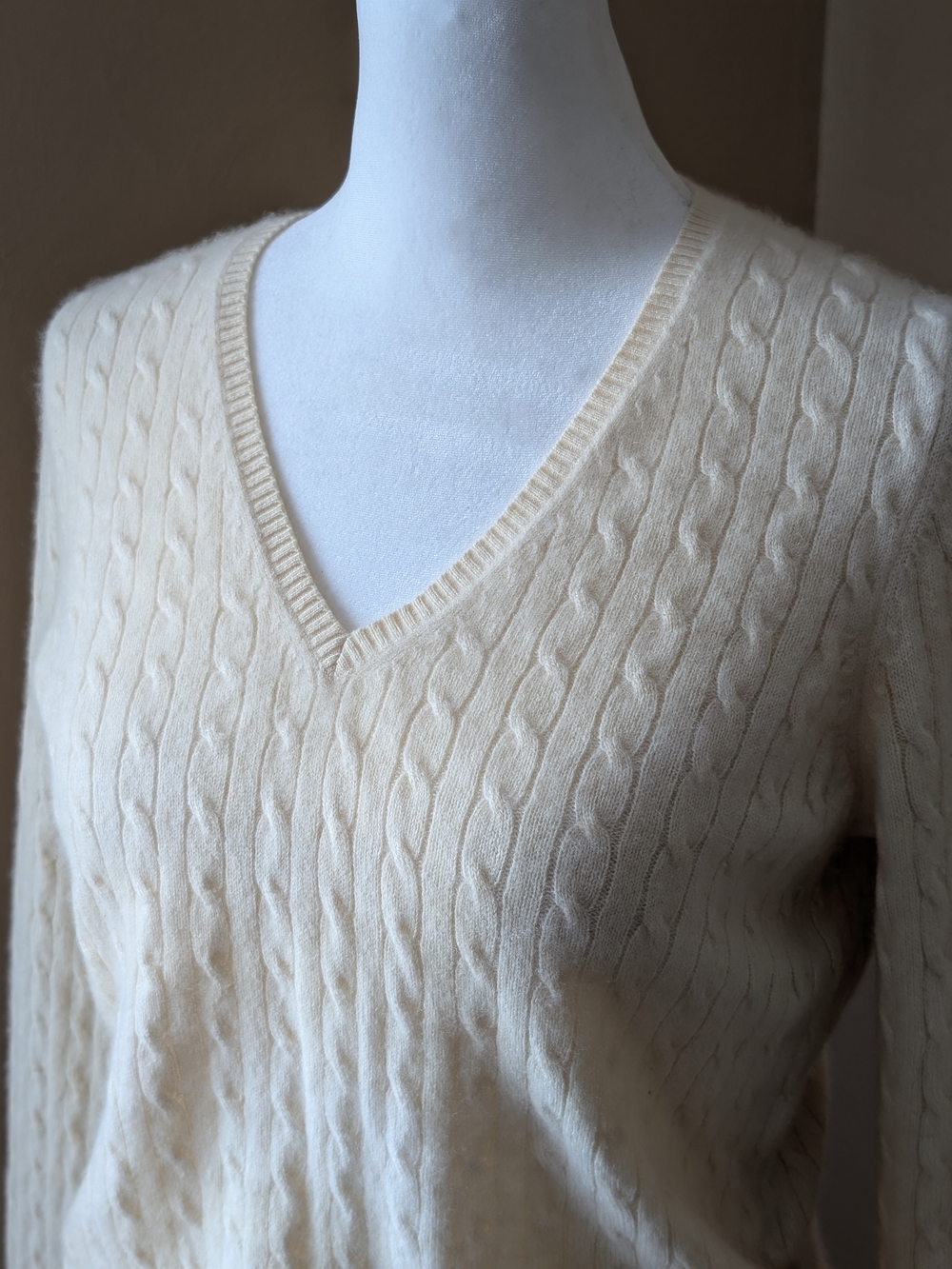 100% Cashmere Cable Knit V-Neck Sweater Size S Ivory Charter Club - Picture 3 of 11
